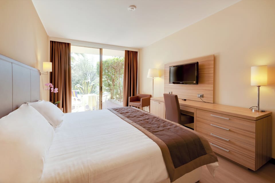 Minibar, in-room safe, desk, soundproofing