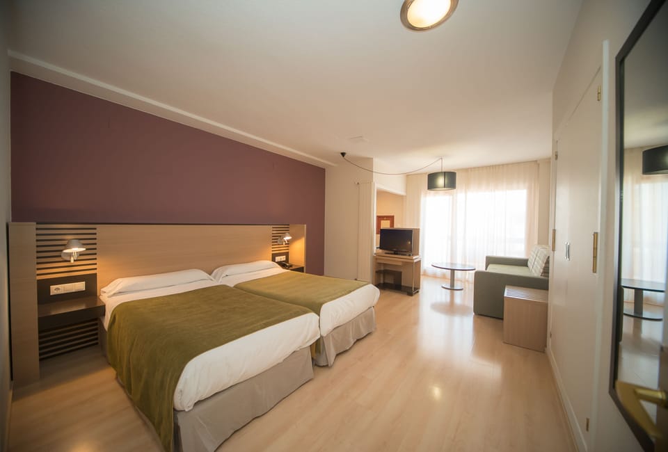 Minibar, desk, free WiFi, bed sheets