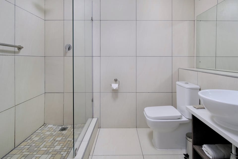 Combined shower/tub, free toiletries, hair dryer, bathrobes
