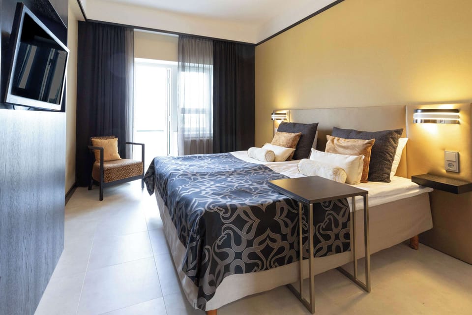 Superior Room, 1 King Bed with Sofa bed (Plus) | Desk, blackout drapes, free WiFi, bed sheets