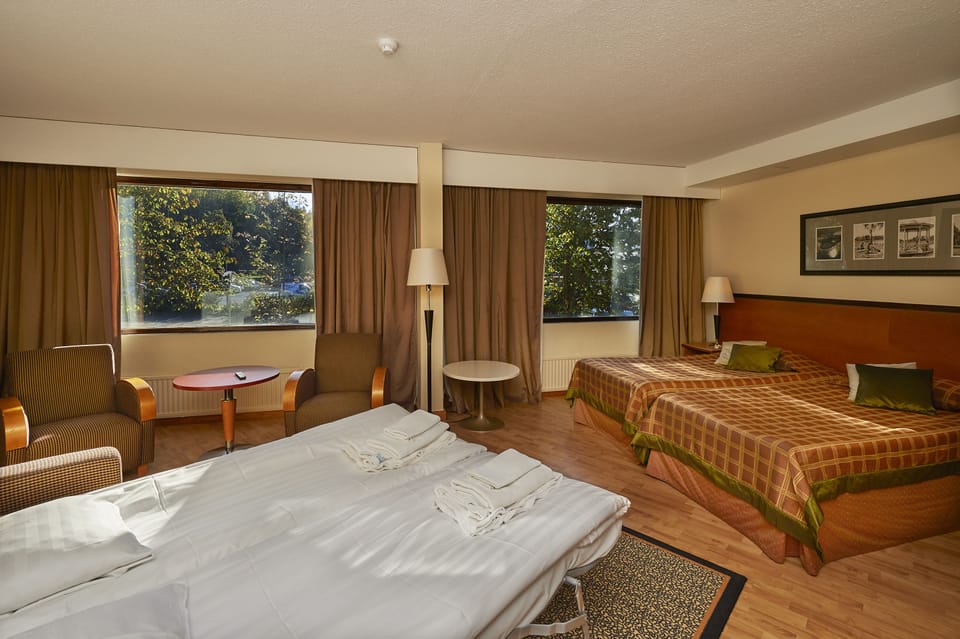 Desk, blackout drapes, free WiFi, bed sheets