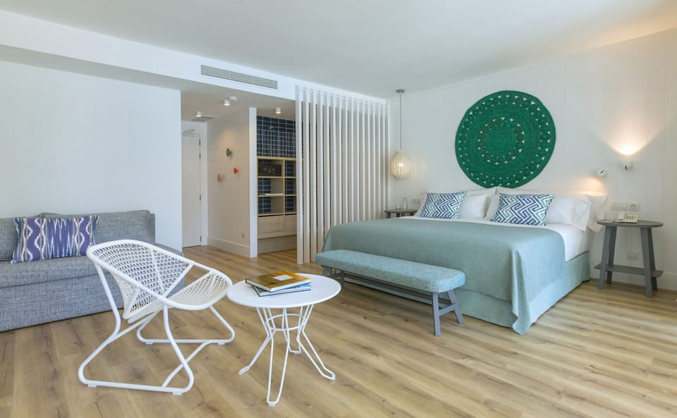 Minibar, iron/ironing board, cribs/infant beds, free WiFi