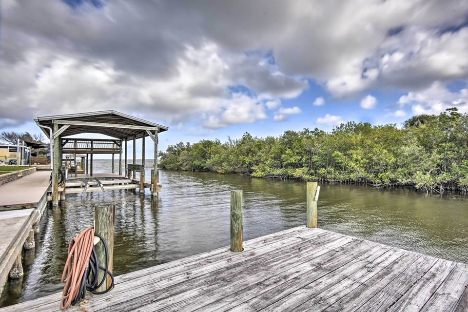 Dock
