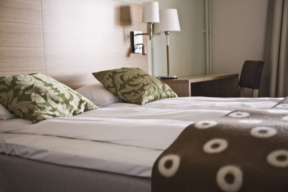 Premium bedding, pillowtop beds, desk, soundproofing