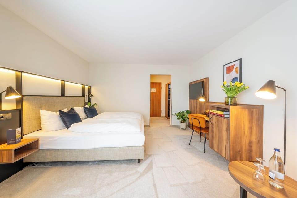 Premium bedding, in-room safe, desk, laptop workspace