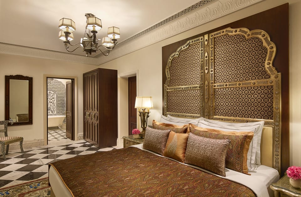 Deluxe Premium Suite 1 Bedroom King Bed | Premium bedding, minibar, in-room safe, desk