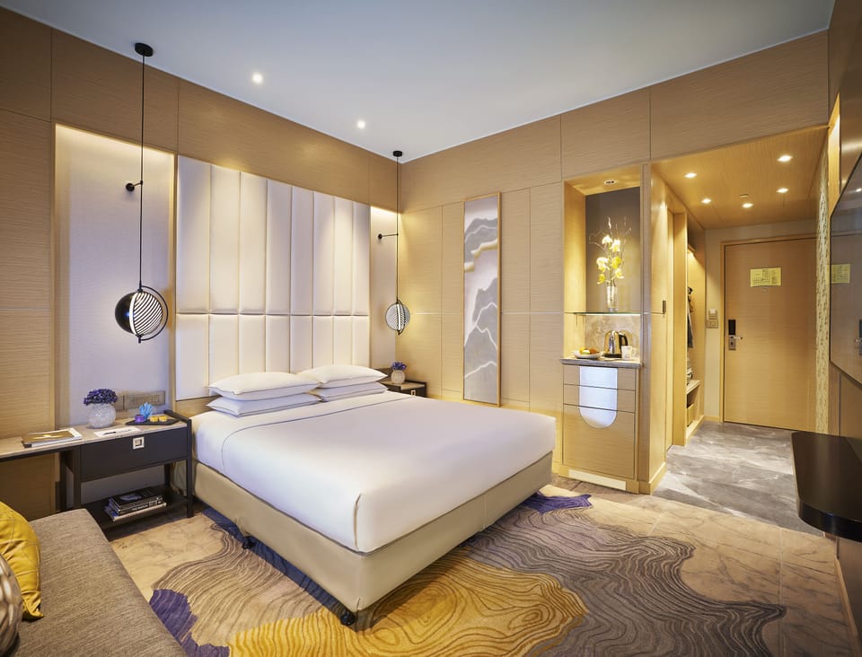 Premium Room, 1 King Bed | Premium bedding, down comforters, minibar, in-room safe