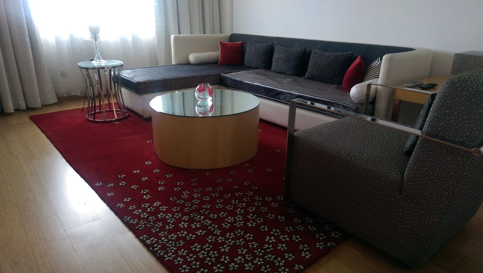 Executive Suite | Living room | 32-inch LCD TV with digital channels, TV, DVD player