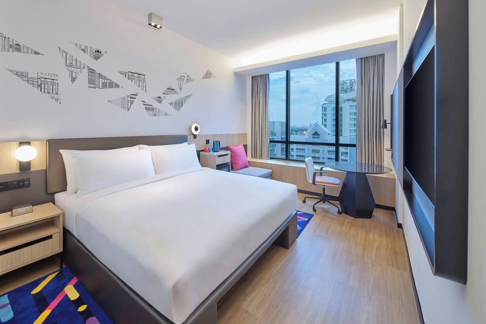 Urban, Room, 1 King Bed | Premium bedding, in-room safe, desk, soundproofing