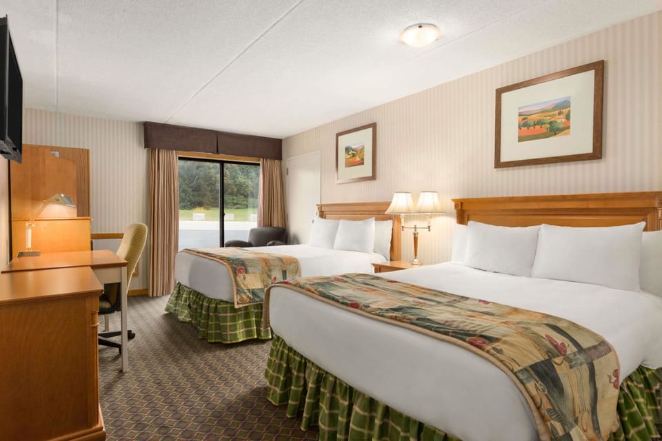 Desk, iron/ironing board, rollaway beds, free WiFi