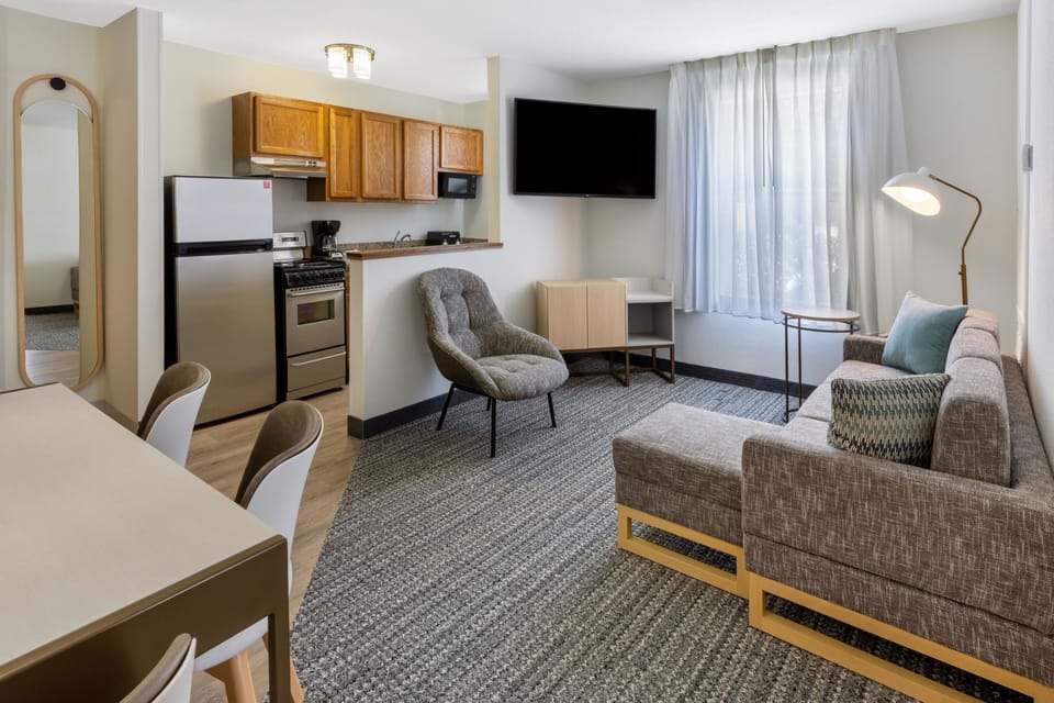 Suite, 2 Bedrooms | Living room | Plasma TV