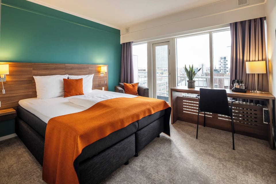 Standard Room, City View (QUEEN CITY) | Premium bedding, desk, laptop workspace, iron/ironing board