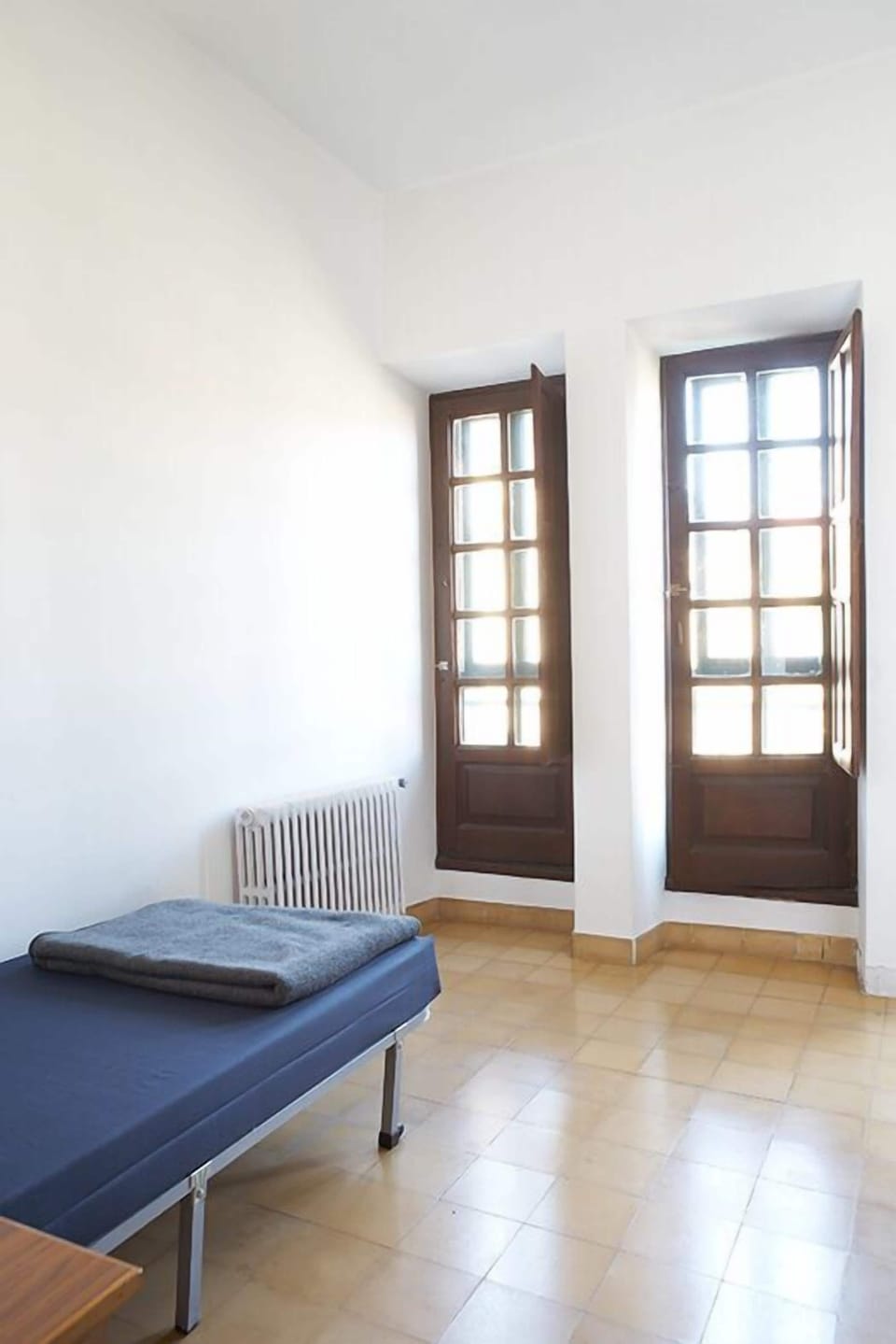 Basic Single Room, Shared Bathroom | Free WiFi