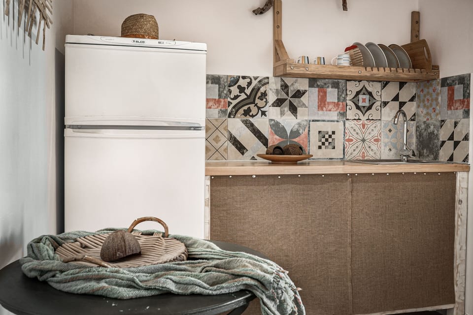 Standard Triple Room, 1 Bedroom, Non Smoking | Private kitchenette | Fridge, toaster, cookware/dishes/utensils