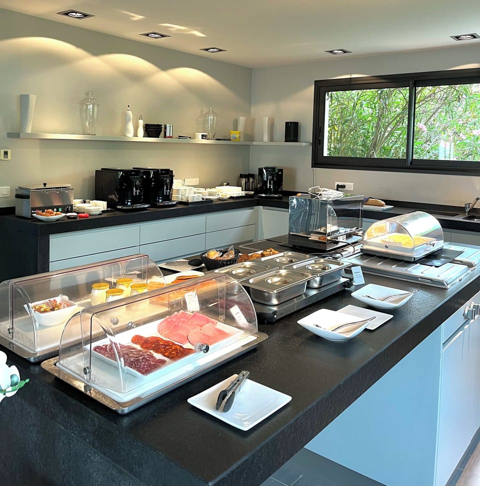 Daily buffet breakfast for a fee