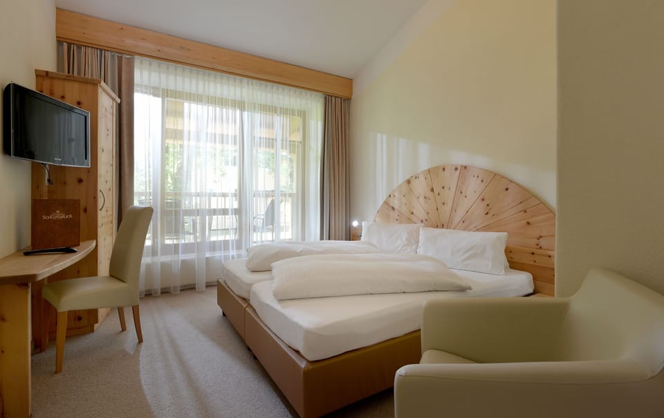 Superior Double Room, Balcony | Hypo-allergenic bedding, desk, free WiFi, bed sheets