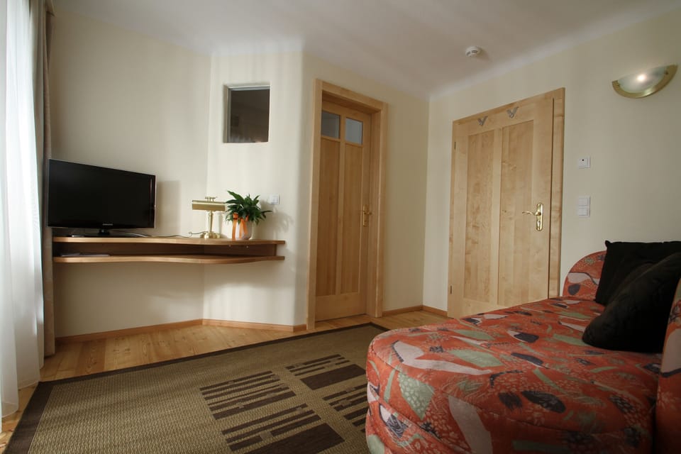 Junior Suite, Balcony | Living area | Flat-screen TV