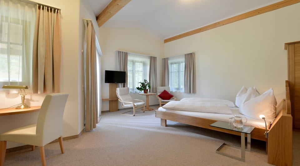 Junior Suite, Balcony | Hypo-allergenic bedding, desk, free WiFi, bed sheets