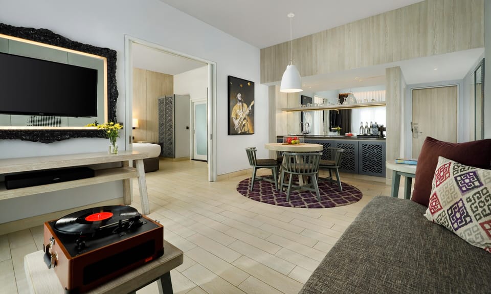 Suite | Living area | 42-inch LED TV with satellite channels, TV
