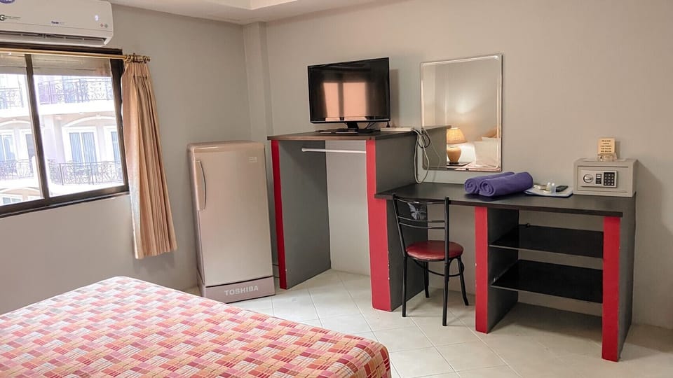 Standard Room | Living area | TV