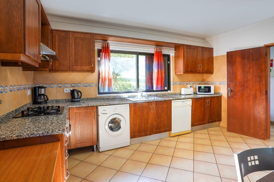 Villa | Private kitchen | Stovetop, electric kettle