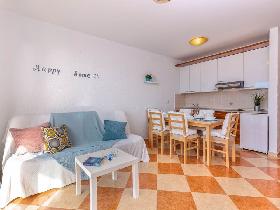 Apartment | Dining