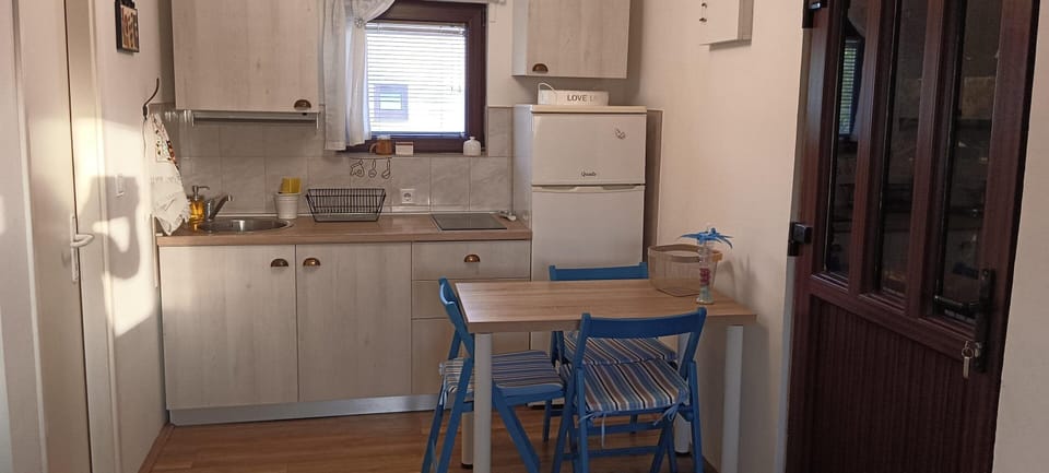 Apartment | Private kitchen | Cookware/dishes/utensils
