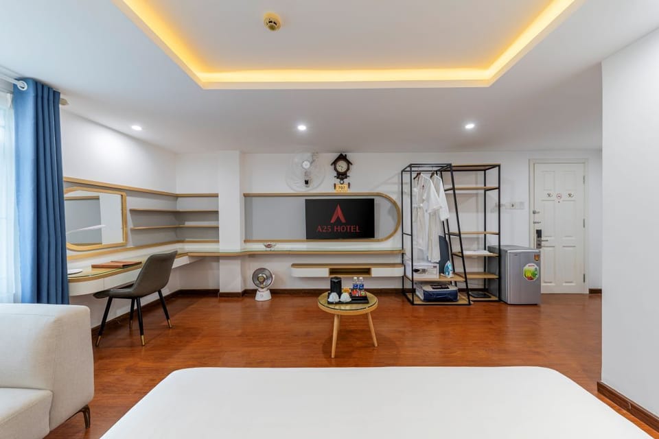 Premier Double Room | Minibar, in-room safe, iron/ironing board, WiFi (free)