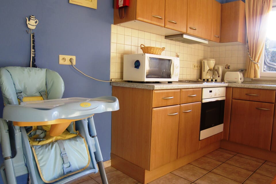 Cottage | Private kitchen | Dishwasher, coffee/tea maker