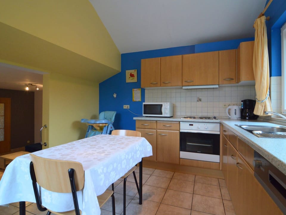 Cottage | Private kitchen | Dishwasher, coffee/tea maker
