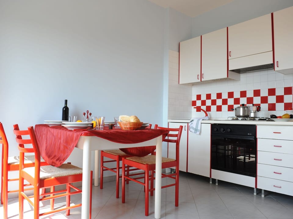 House | Private kitchen | Highchair, cookware/dishes/utensils