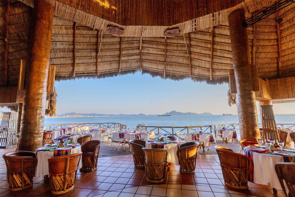 4 restaurants; breakfast, lunch, and dinner served