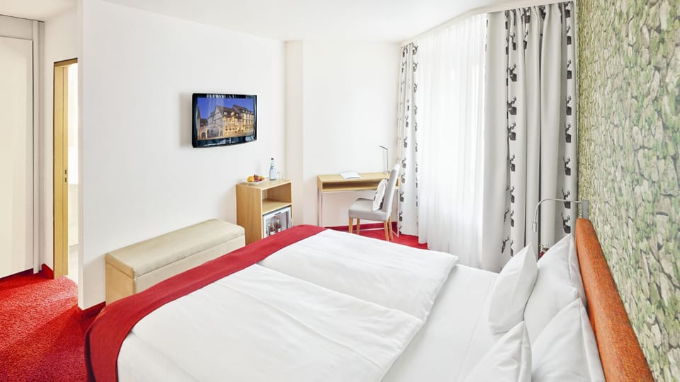 Superior Room | In-room safe, desk, soundproofing, iron/ironing board