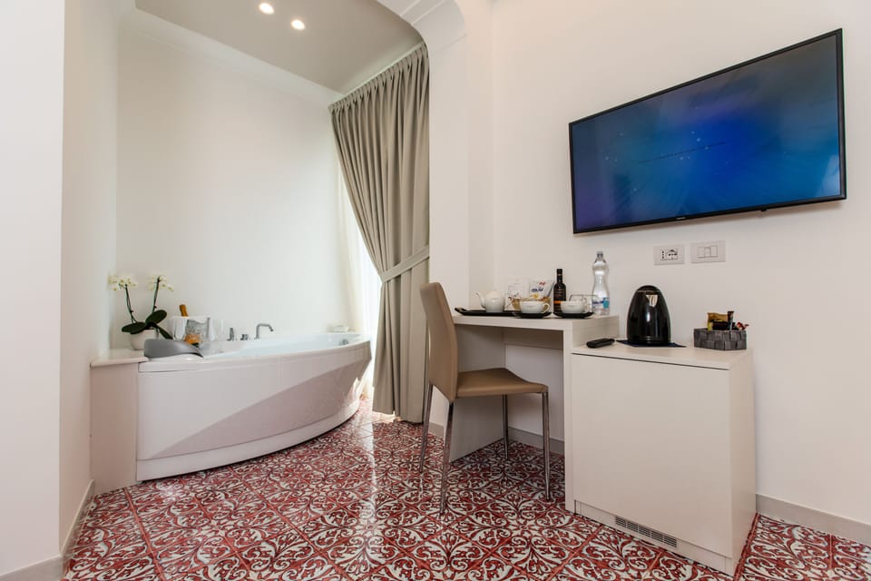 King Room with Spa Bath | Jetted tub