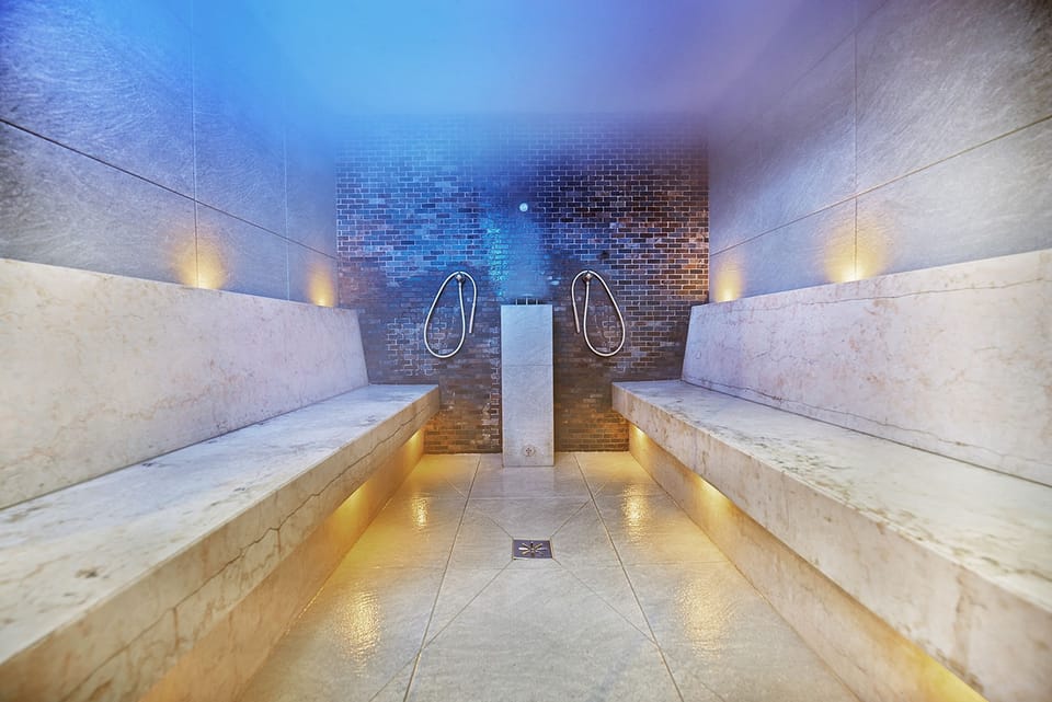 Couples treatment rooms, sauna, hot tub, steam room, body treatments
