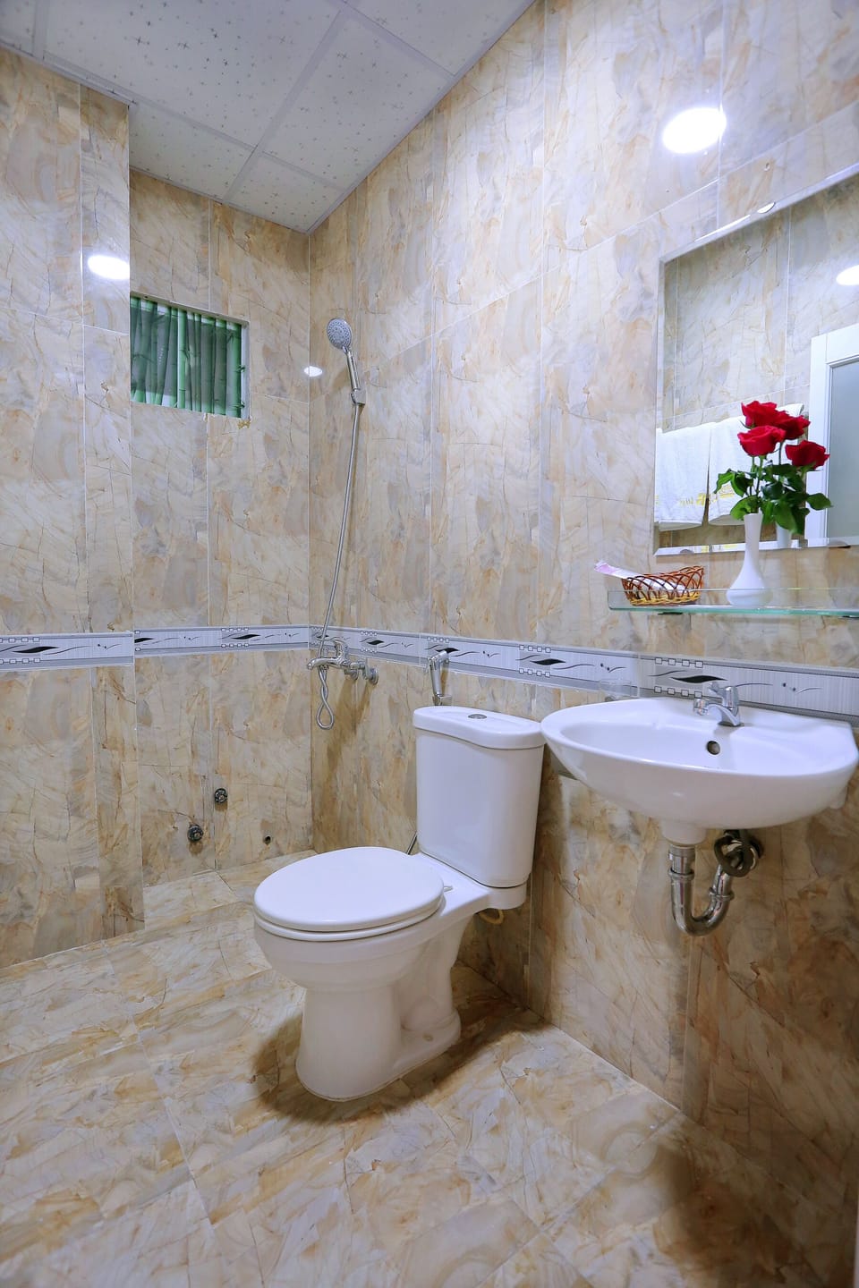 Deluxe Room, 2 Double Beds | Bathroom sink