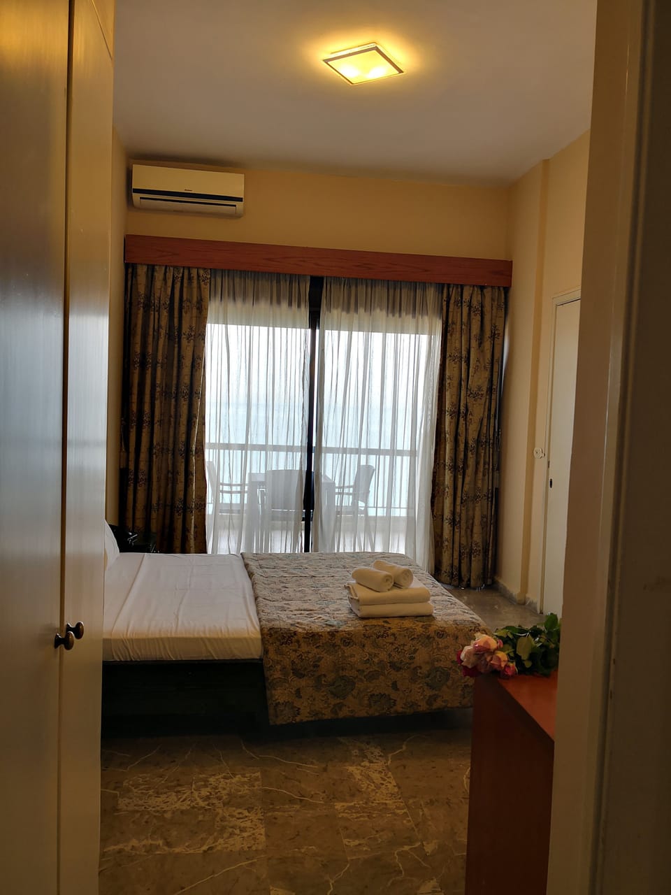 Basic Double Room, Sea View | Minibar, in-room safe, desk, iron/ironing board (on request)