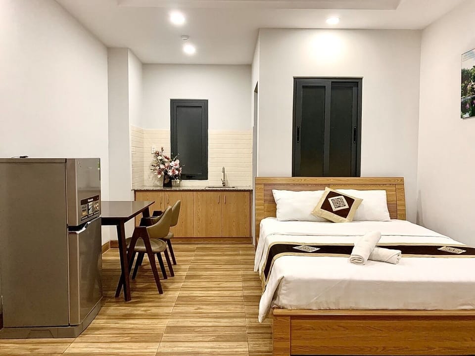 Desk, laptop workspace, WiFi (free)