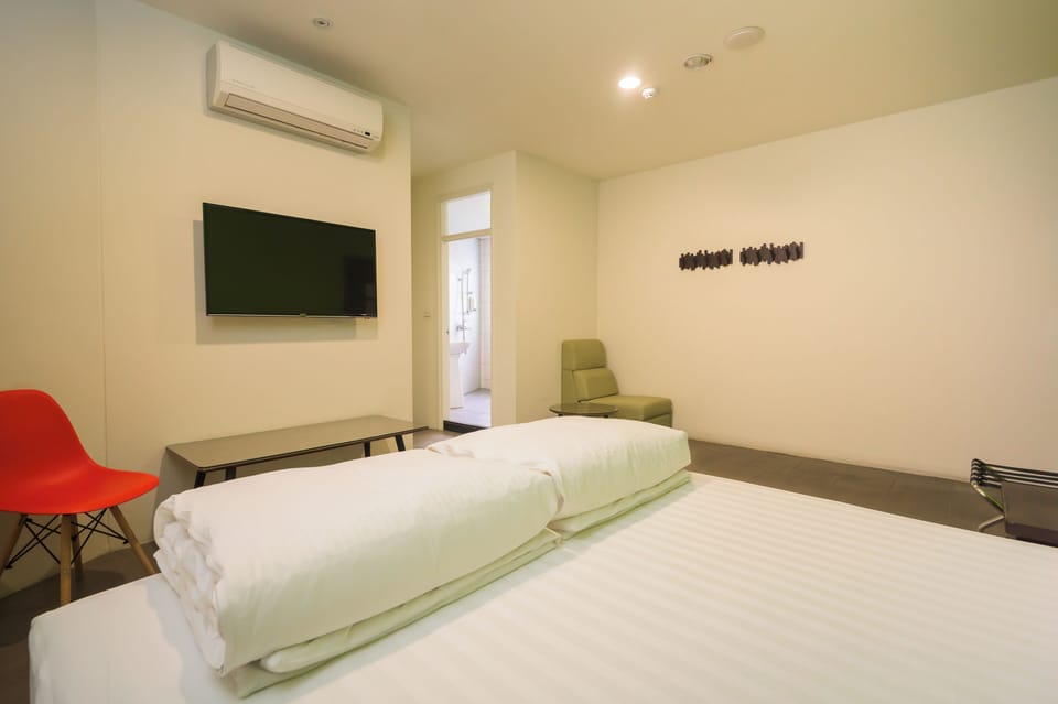 Basic Double Room, 1 King Bed | Down comforters, soundproofing, free WiFi, bed sheets