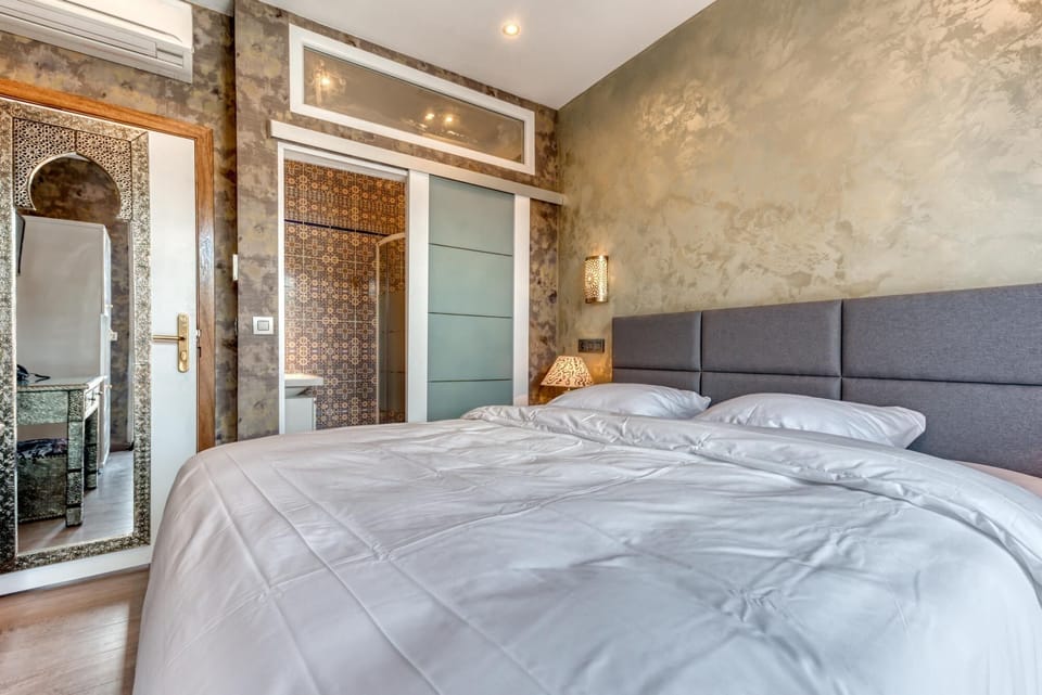 Pillowtop beds, in-room safe, desk, laptop workspace