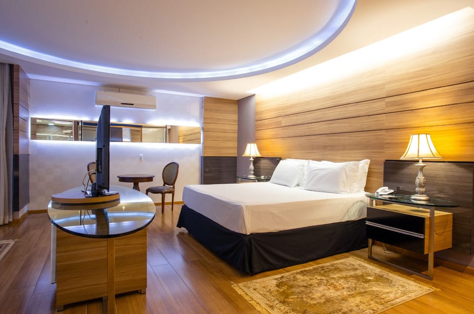 Premium Room (Suite Premium - Vista Piscina) | Pillowtop beds, minibar, in-room safe, desk