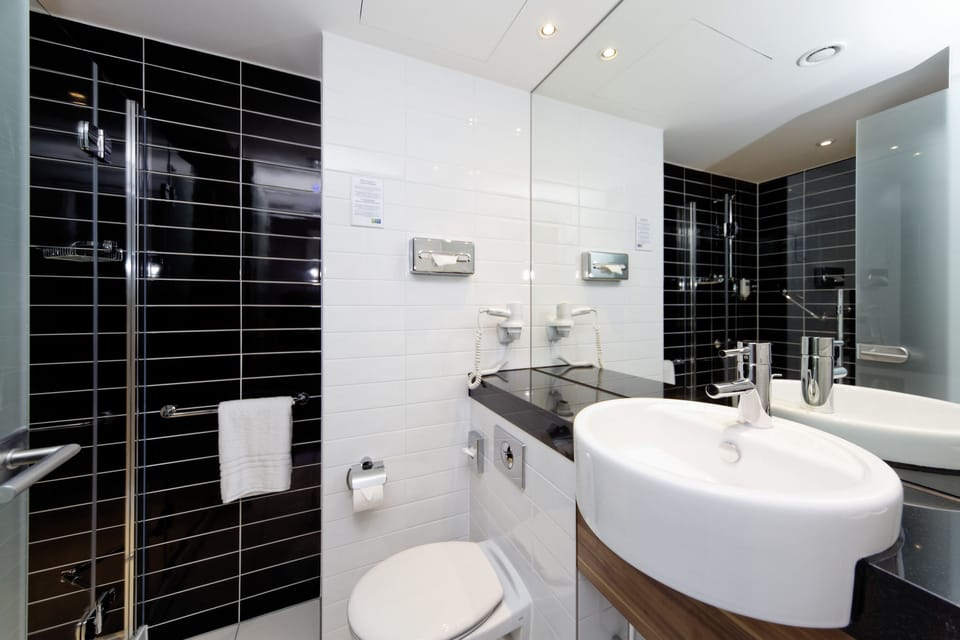 Shower, free toiletries, hair dryer, towels