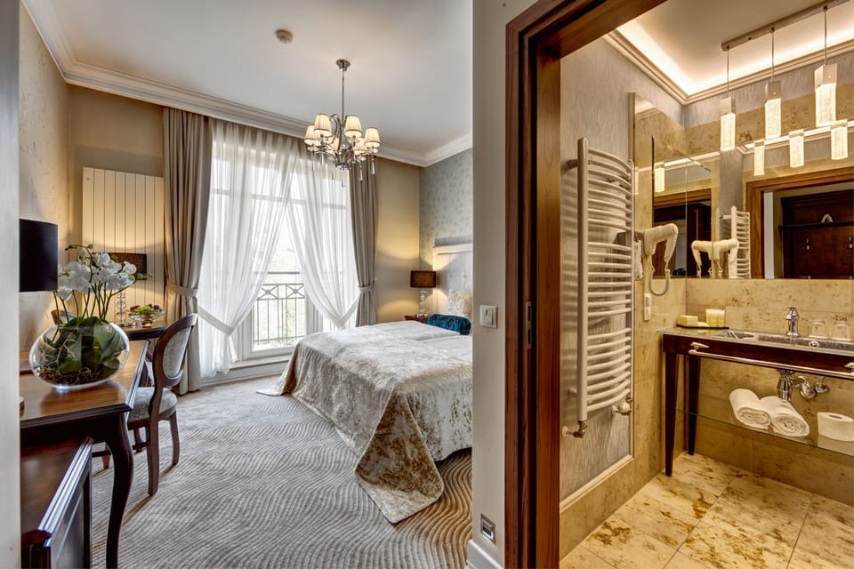 Double Room Single Use | Premium bedding, down comforters, pillowtop beds, minibar