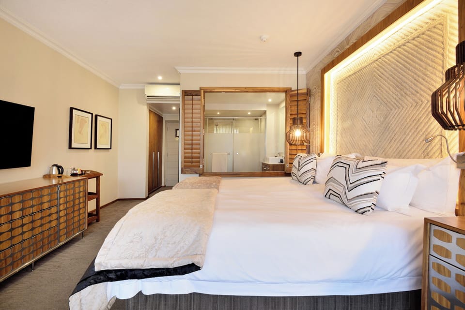 Standard Twin Room | Hypo-allergenic bedding available, down comforters, minibar