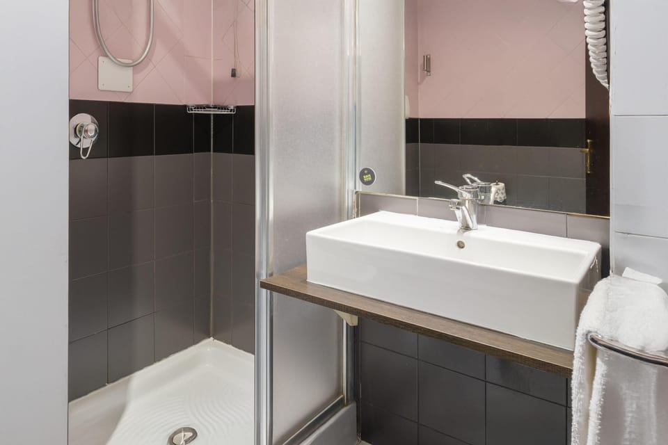 Shower, free toiletries, hair dryer, towels