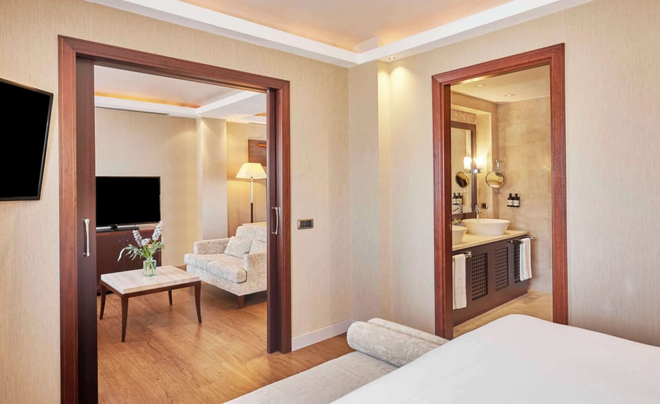 Minibar, in-room safe, desk, blackout drapes