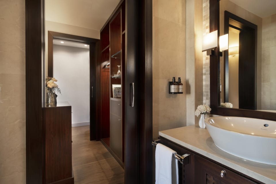 Combined shower/tub, eco-friendly toiletries, hair dryer, bathrobes