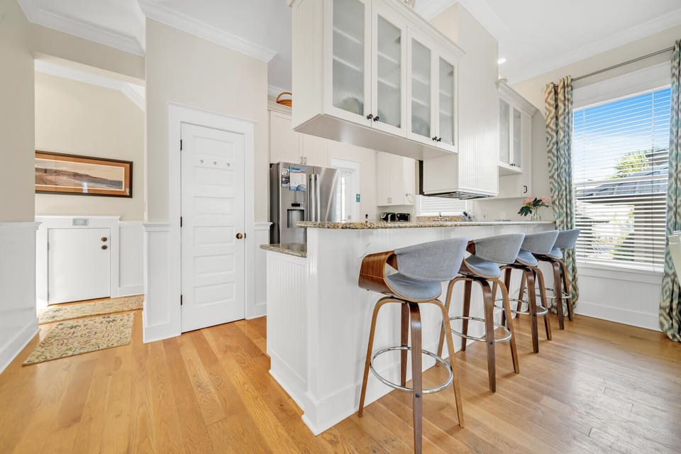 Kitchen and eat-in bar seating