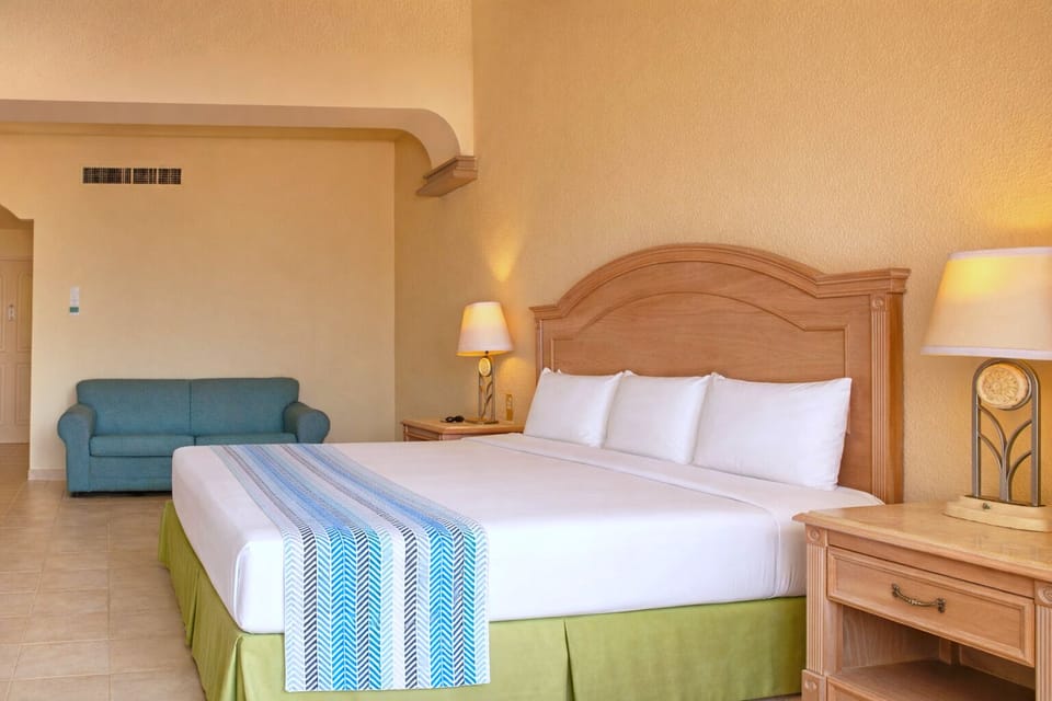 Garden View | In-room safe, individually decorated, individually furnished