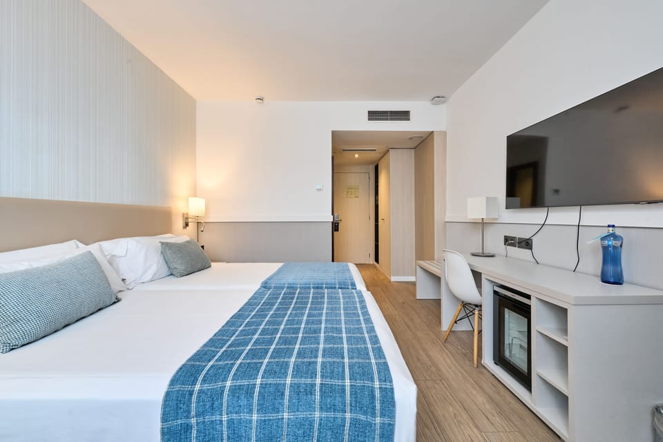 Minibar, in-room safe, desk, free WiFi